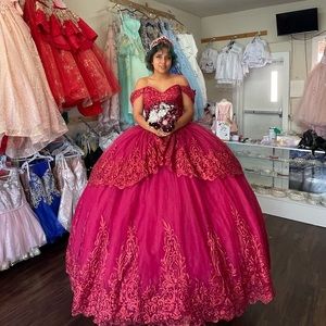 Vestido de quinceañera Nuevo color rojo, diseñado por Mary,s colección